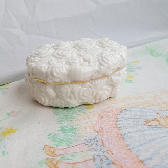 🌙VTG LENOX Oval Porcelain Roses 24k Gold Trim Trinket Box - Picture 10 of 12